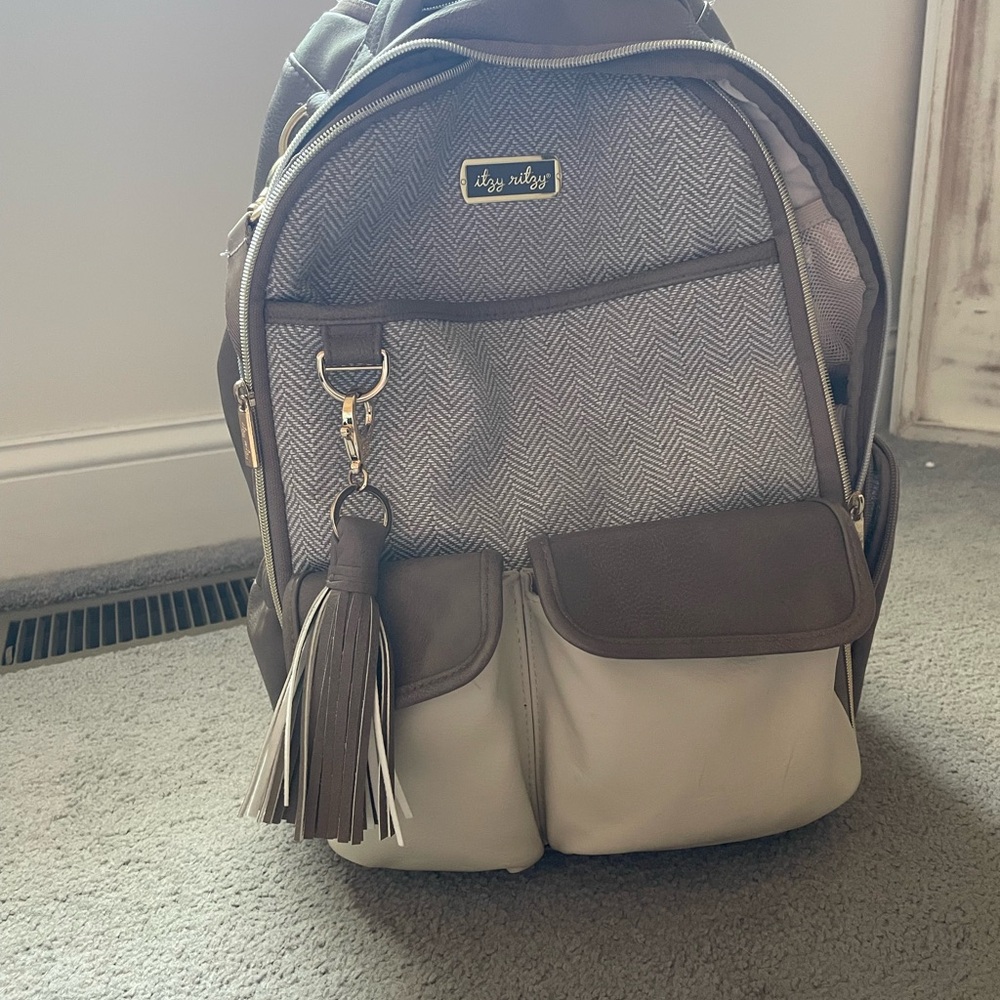 Itzy Ritzy Diaper Bag - Picture 2 of 8